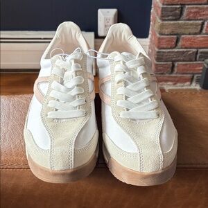 Tretorn White and Pink Sneaker